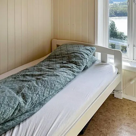 10 Person In Snillfjord-by Traum Snillfjord