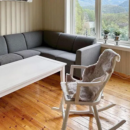 10 Person In Snillfjord-by Traum Snillfjord