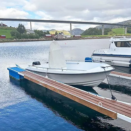 10 Person In Snillfjord-by Traum * Snillfjord