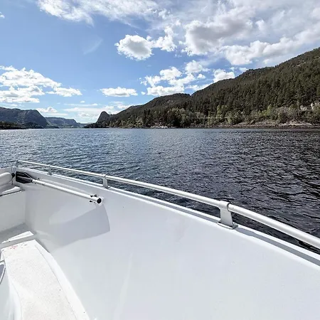 10 Person In Snillfjord-by Traum *