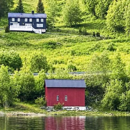10 Person In Snillfjord-by Traum * Snillfjord