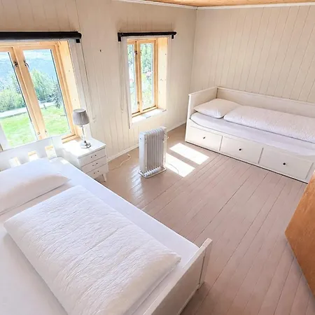 10 Person In Snillfjord-by Traum