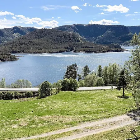 10 Person In Snillfjord-by Traum * Snillfjord