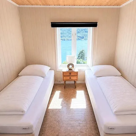 10 Person In Snillfjord-by Traum *