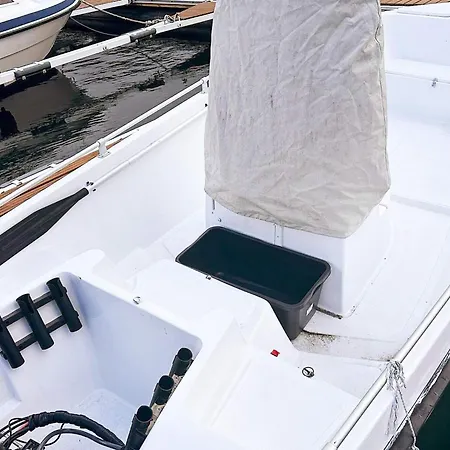 10 Person In Snillfjord-by Traum *