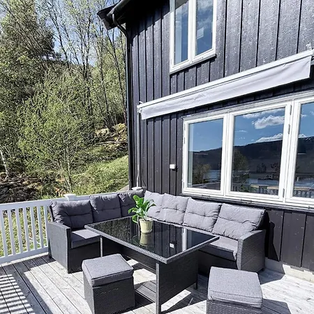 10 Person In Snillfjord-by Traum