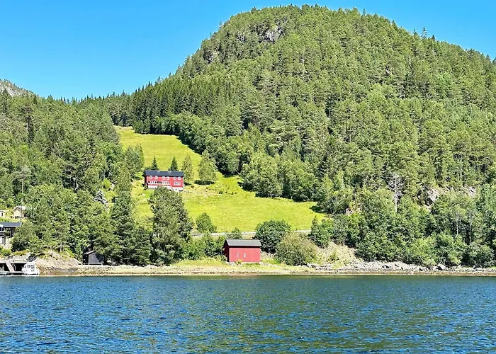 10 Person In Snillfjord-by Traum