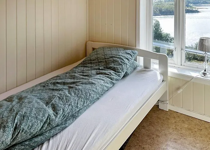 10 Person In Snillfjord-by Traum Snillfjord