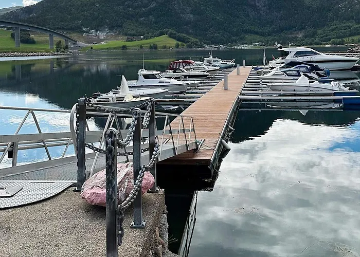 10 Person In Snillfjord-by Traum 別荘