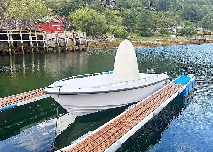 10 Person In Snillfjord-by Traum