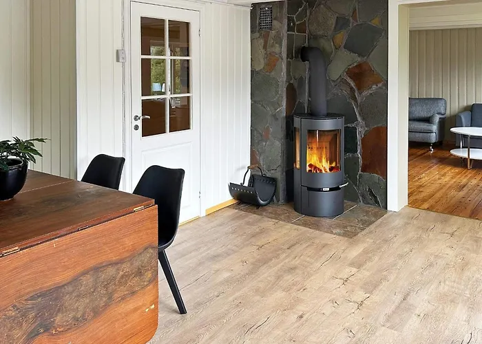 10 Person In Snillfjord-by Traum Snillfjord