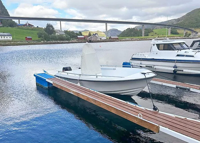 10 Person In Snillfjord-by Traum * Snillfjord